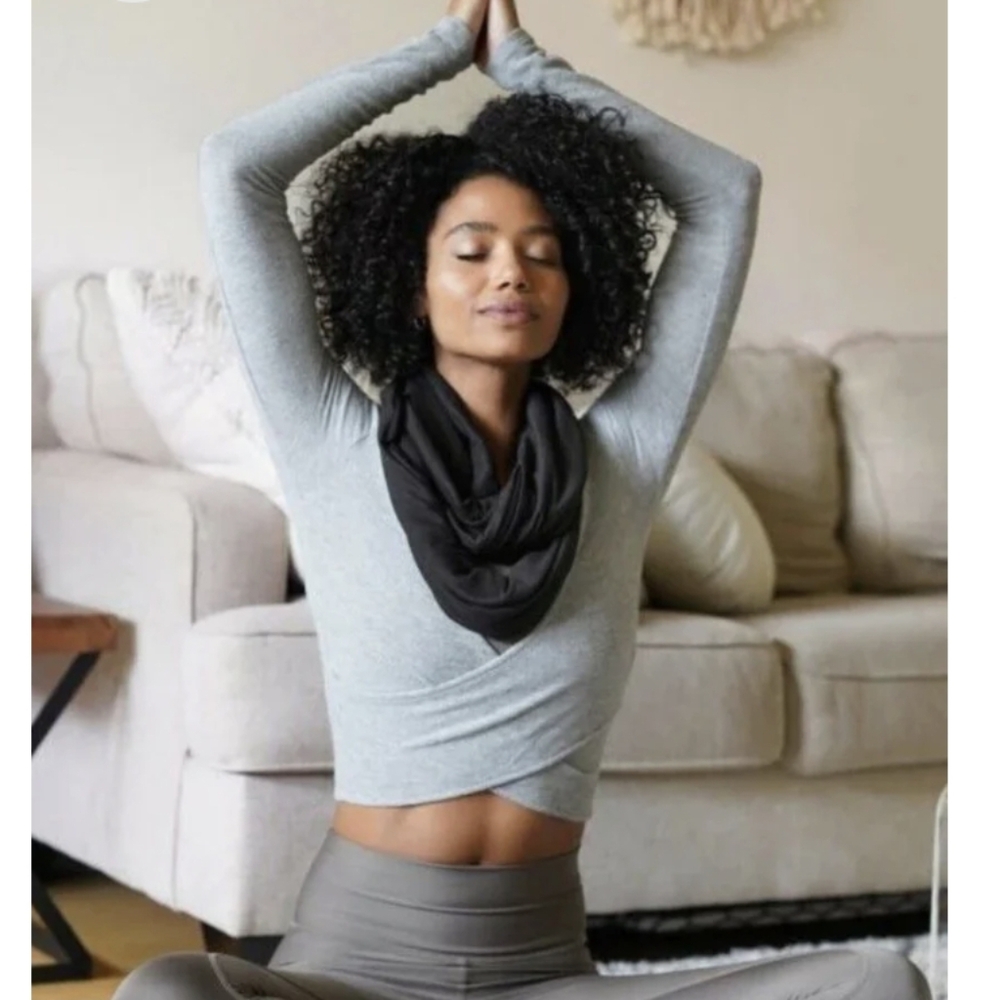 NWT Beyond Yoga Infinity Scarf Black